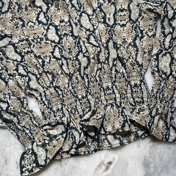 Shinestar Snakeskin Mock Neck Print Blouse Size Small - Picture 2 of 3